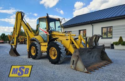 Стекло лобовое нижнее правое на Komatsu WB93R-2, Komatsu WB97R-2