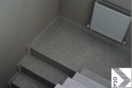 С поворотом 180 градусов с площадкой