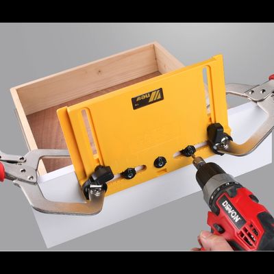 Кондуктор для засверловки отверстий для ручек и полкодержателей