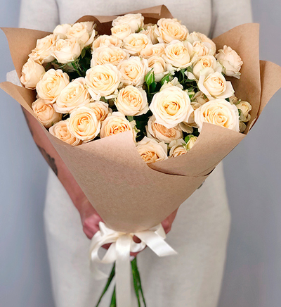 Букет из кремовой кустовой розы