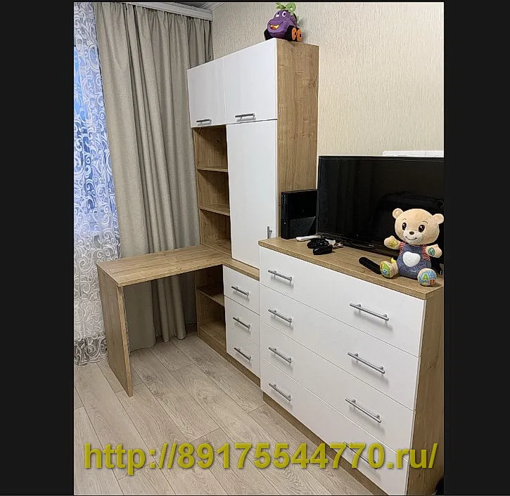 024 Мебель в детскую комнату.
Фасады: МДФ белый глянец. 
Корпуса: ЛДСП Egger H3303 ST10 Дуб Гамильтон натуральный
