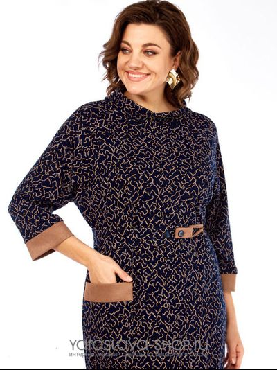 Женское трикотажное платье прямого силуэта в синем цвете