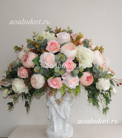Композиция из искусственных цветов на статуэтке двух ангелочков Леора № СА021