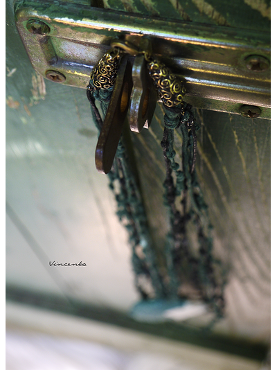 Сказки братьев Гримм. Кулон (колье) из полимерной глины с каплями "росы" - украшение в стиле фэнтези