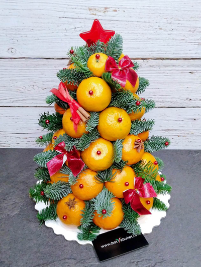 Новогодняя елка с мандаринами