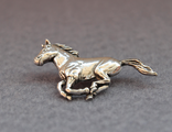Значок МУСТАНГ Брошь Лошадь Скачет Подарок с Лошадью Сувенир Скачки