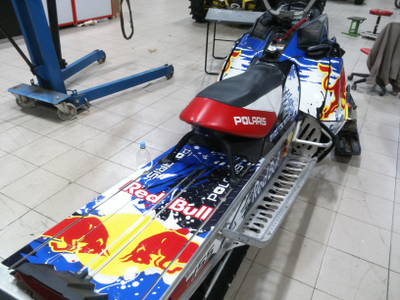 Наклейки на снегоход Polaris PRO RMK 2011-2015 RedBull №121