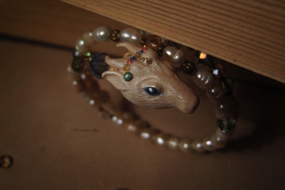 Браслет с жемчугом и хрустальными бусинами "Однажды в сказке. Козочка и Барашек"