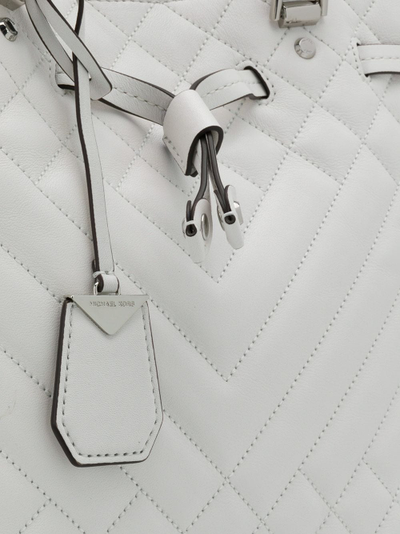 Стеганая сумка-тоут Майкл Корс белая