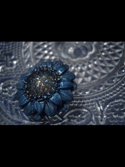 "Каллистефус Галактика", мини брошь с космическим цветком