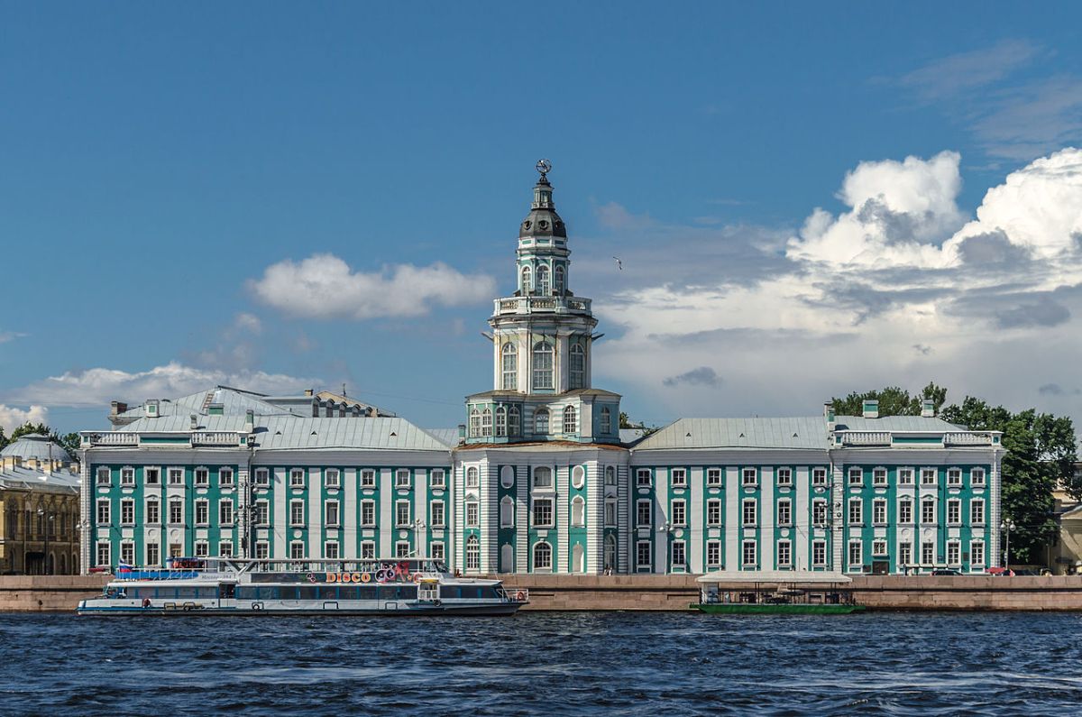 Здание Кунсткамеры в Санкт-Петербурге. Источник фото: bangkokbook.ru