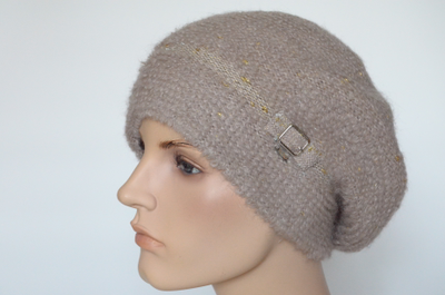 zhenskiy-vyazaniy-beret-s-pryazhkoy-vizio-italiya-6970-rozoviy