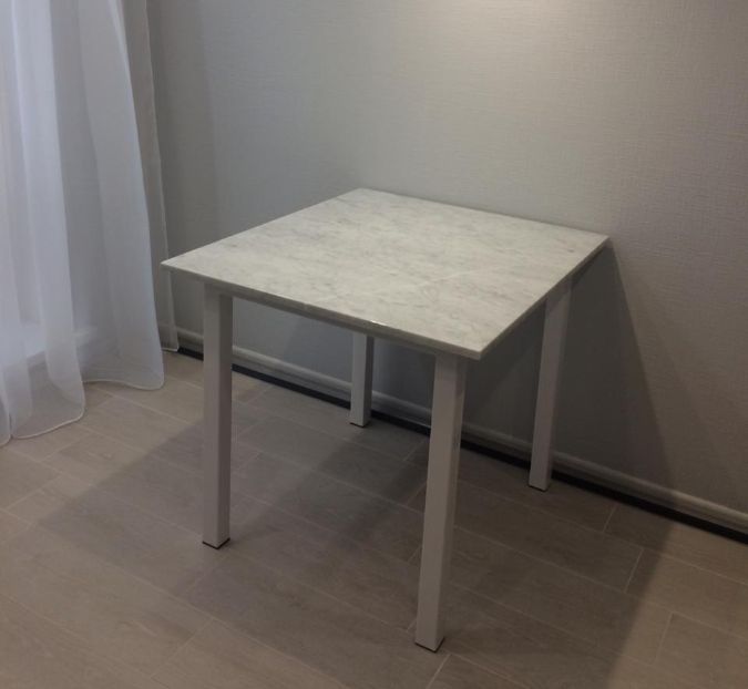 журнальный столик из мрамора Bianco Carrara