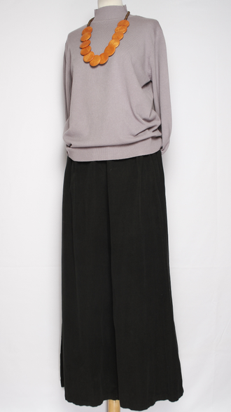 Брюки вельветовые"Палаццо защипы пояс" черные до 54