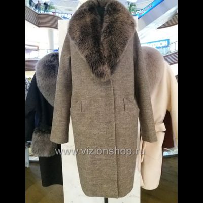 bezhevoe-zhenskoe-palto-s-mehovym-vorotnikom-kupit-moskva