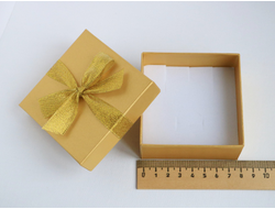 Футляр картонный с лентой на крышке (золотой) 80*80*40 мм №12917
