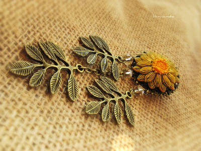 Брошь в стиле кантри "Соломенный Цветок"