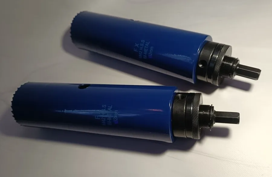  Биметаллические коронки диаметр 62 мм глубина 200 мм  с накрученным держателем для обычной дрели посадка шестигранник 13 мм