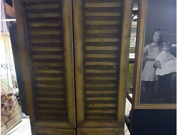 Cabinet with 4 doors + panel with name