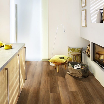 Виниловый пол Wineo 400 Wood Romance Oak Brilliant MLD00119 в интерьере ванной