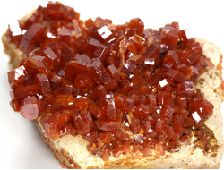 Ванадинит, кристаллы на породе, Марокко (53*37*25 мм, 60 г) №35889