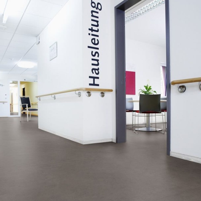 Биополы Wineo Purline 1500 fusion XL Bright Four PL118C в интерьере офисного здания