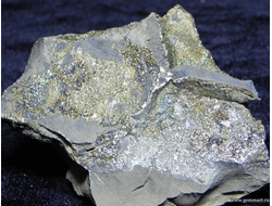 Пирит, "спектропирит", в полости конкреции. Россия. 93*70*50мм