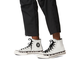 Носить с черными брюками белые Converse Chuck Taylor 70 Barcode A02601C