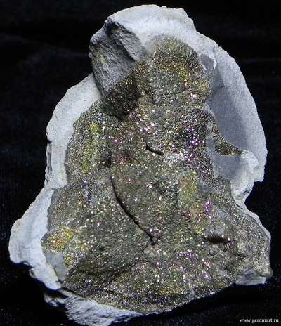 Пирит, "спектропирит", в полости конкреции. Россия. 70*50*50мм