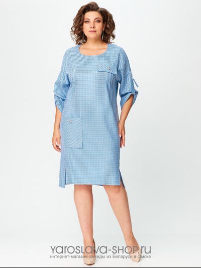 Нарядное женское платье голубого цвета в мелкую клетку
