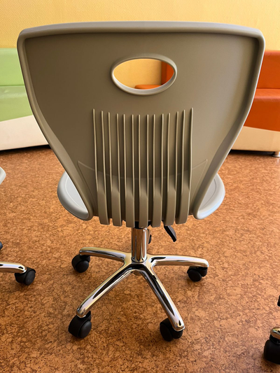 Стул ученический на роликах КЛ-52 пластик серый