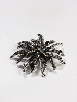 Брошь "Цветок с темными камнями" металл