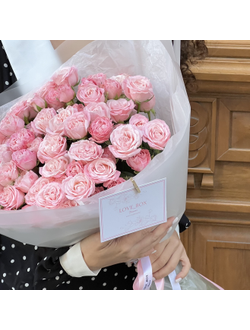 БУКЕТ С КУСТОВЫМИ РОЗАМИ №49