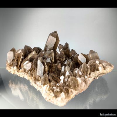 Рутил в кристаллах дымчатого кварца. Бразилия.  260*220*103мм (ААА)