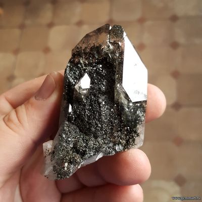 Кварц с хлоритом. Россия. 65*55*45мм