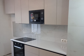 Кухня бежево-розовая