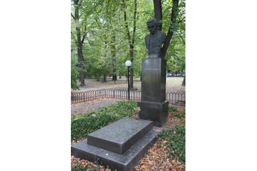 памятник на могиле всемирно известного медика А.Богомольца в Киеве создан Л.Муравиным в 1946 г., Украина  