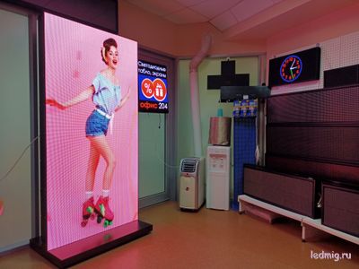 Светодиодный пилон (P5) 960x0,11x1,98m