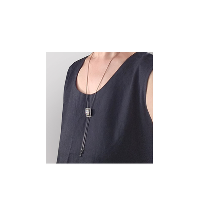 (АРТИКУЛ: 9271/01) КОЛЬЕ ДЛИННОЕ , ПОДВЕСКА НА ТОНКОЙ ЦЕПОЧКЕ, МЕТАЛЛ "ТЕМНАЯ БРОНЗА", РАЗНОЦВЕТНЫЕ СТРАЗЫ