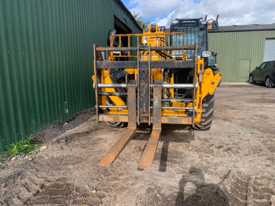 Телескопический погрузчик JCB 540-140, 2023