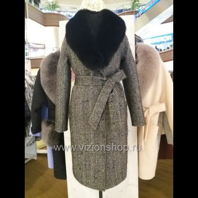 palto-v-elochku-zhenskoe-s-mehom-kupit-v-internet-magazine