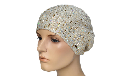 Осенний берет со стразами бежевый