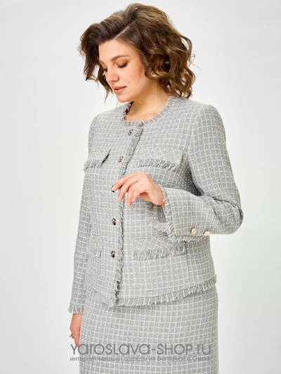 Женский 2-ух предметный комплект, состоящий из жакета и юбки в голубом цвете