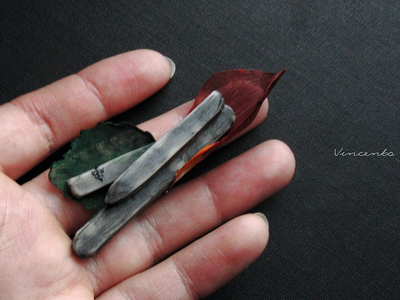 Брошь с лепестком розы "Воспоминание о былом"