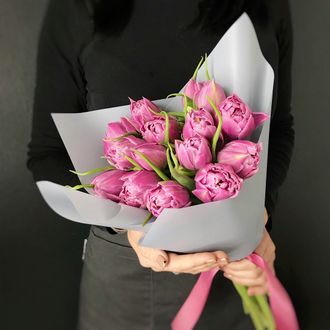 15 пионовидных розовых тюльпанов