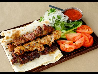 Ассорти из шашлыков: курица, свинина, мраморная говядина