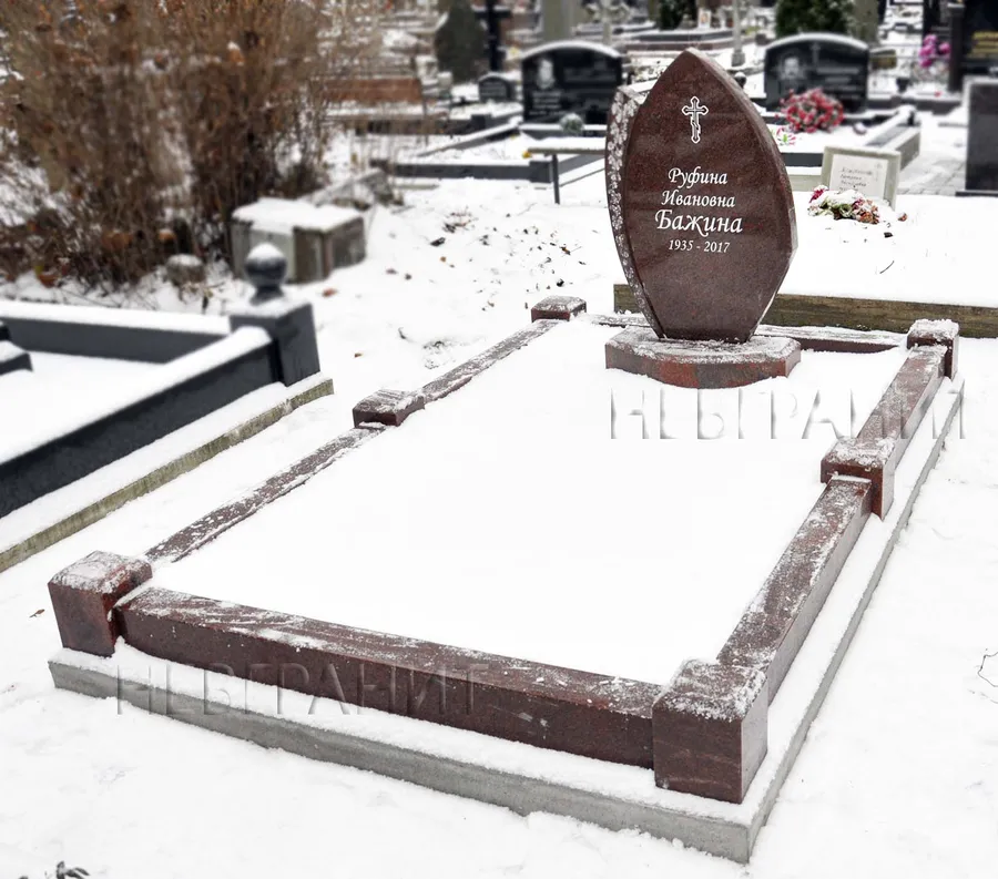 Памятник с поребриком гранитным