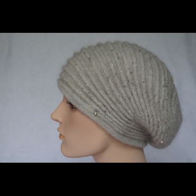 Вязаный берет с ассиметричными полосами Vizio Италия 6942 бежевый фото