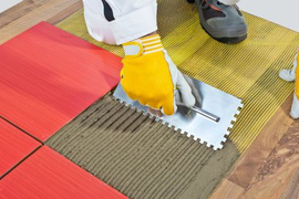 Укладка кафеля на деревянный пол