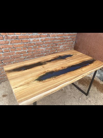 стол из эпоксидной смолы и карагача с двумя озерами